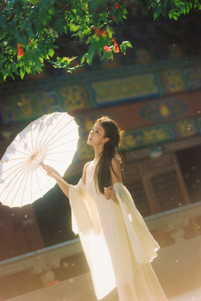 打造个性化视觉盛宴：装饰网站建设公司助力企业品牌形象升级